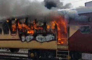 ಬಿಹಾರದಲ್ಲಿ ರೈಲಿಗೆ ಬೆಂಕಿ ಹಚ್ಚಿದ ಉದ್ಯೋಗಾಂಕ್ಷಿಗಳು