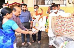 ಜನ್ಮದಿನದ ಅಂಗವಾಗಿ ಗೋ ಪೂಜೆ ಸಲ್ಲಿಸಿದ ಸಿಎಂ: ಗಣ್ಯರಿಂದ ಶುಭಾಶಯ