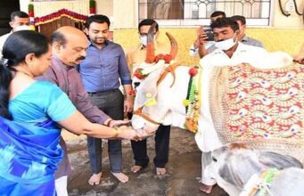 ಜನ್ಮದಿನದ ಅಂಗವಾಗಿ ಗೋ ಪೂಜೆ ಸಲ್ಲಿಸಿದ ಸಿಎಂ: ಗಣ್ಯರಿಂದ ಶುಭಾಶಯ