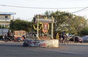 ಪಾಲಿಕೆ ಅನುಮತಿ ಪಡೆಯದೇ ಆದಿಚುಂಚನಗಿರಿ ಹಿರಿಯ ಶ್ರೀಗಳ ಹೆಸರುಳ್ಳ ಫಲಕ ಅಳವಡಿಕೆ