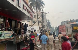 ಬಟ್ಟೆ ಮಳಿಗೆಯಲ್ಲಿ ವಿದ್ಯುತ್ ಶಾರ್ಟ್ ಸರ್ಕ್ಯೂಟ್: ಲಕ್ಷಾಂತರ ಬೆಲೆಯ ಬಟ್ಟೆಗಳು ಭಸ್ಮ