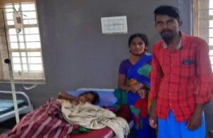 ಗರ್ಭಿಣಿಯನ್ನು ಬೈಕ್ನಲ್ಲಿ ಕರೆತಂದ ಪತಿ ಆಸ್ಪತ್ರೆ ಬಾಗಿಲಲ್ಲೇ ಹೆರಿಗೆ