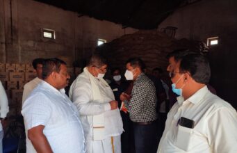 ಶಾಲಾ ಮಕ್ಕಳಿಗೆ ಧಾನ್ಯ ವಿತರಣಾ ದಾಸ್ತಾನು ಗೋದಾಮಿಗೆ ಸಚಿವ ಕೆ.ಗೋಪಾಲಯ್ಯ ಭೇಟಿ, ಪರಿಶೀಲನೆ