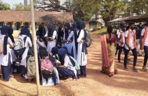 ಹಿಜಾಬ್ ಧರಿಸಿ ಬಂದ ವಿದ್ಯಾರ್ಥಿನಿಯರಿಗೆ ಪ್ರತ್ಯೇಕ ಕೊಠಡಿ