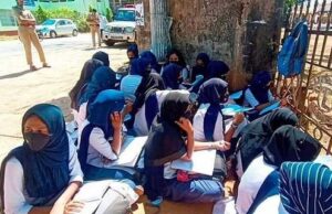 ಹಿಜಾಬ್ ವಿವಾದ ಕುರಿತು ಹೈಕೋರ್ಟ್ ತೀರ್ಪು: ಸುಪ್ರೀಂ ಮೊರೆ ಹೋಗಲು ನಿರ್ಧಾರ