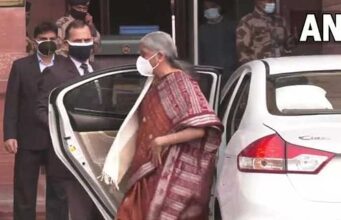 ಹಣಕಾಸು ಸಚಿವಾಲಯಕ್ಕೆ ಆಗಮಿಸಿದ ವಿತ್ತ ಸಚಿವೆ ನಿರ್ಮಲ ಸೀತಾರಾಮನ್ : ಕೆಲವೇ ಕ್ಷಣಗಳಲ್ಲಿ ಬಜೆಟ್ ಮಂಡನೆ