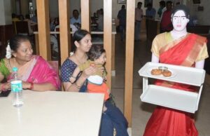 ಮೈಸೂರಿನಲ್ಲಿ ಹೋಟೆಲ್ ಕೆಲಸಕ್ಕೆ `ರೋಬೋ ಸುಂದರಿ’