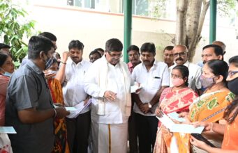 ಅಬಕಾರಿ ಸಚಿವರಿಂದ 93 ಕುಟುಂಬಕ್ಕೆ ತಲಾ ಲಕ್ಷ ರೂ ಪರಿಹಾರದ ಚೆಕ್ ವಿತರಣೆ