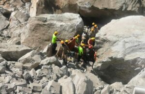 ಮಡಹಳ್ಳಿ ಬಿಳಿಕಲ್ಲು ಕ್ವಾರಿಯಲ್ಲಿ ಗುಡ್ಡ ಕುಸಿತ: ಮೂವರ ಸಾವು