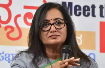 ಕುಂಬಳಕಾಯಿ ಕಳ್ಳ ಎಂದರೆ ಹೆಗಲು ಮುಟ್ಟಿ ನೋಡಿಕೊಳ್ಳುವವರು ಎಲ್ಲಾ ಕಡೆ ಇದ್ದಾರೆ: ಸುಮಲತಾ ಅಂಬರೀಶ್