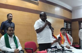 ಕೇಂದ್ರ ಸಚಿವ ಪ್ರಹ್ಲಾದ್ ಜೋಶಿ, ಆರೋಗ್ಯ ಸಚಿವ ಡಾ.ಕೆ.ಸುಧಾಕರ್ ಕನ್ನಡ ದ್ರೋಹಿಗಳು:ಹೆಚ್ ಡಿ ಕೆ