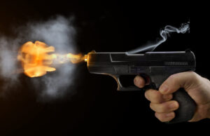 ಬಂಧಿಸಲು ಹೋದ ಪೊಲೀಸರ ಮೇಲೆ ಹಲ್ಲೆ ಮಾಡಿ ಪರಾರಿಗೆ ಯತ್ನ: ಆರೋಪಿ ಕಾಲಿಗೆ ಗುಂಡೇಟು