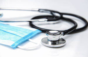 ಆಸ್ಪತ್ರೆಯ ವೈದ್ಯಕೀಯ ನಿರ್ಲಕ್ಷ್ಯದಿಂದ ಕಾಲು ಕಳೆದುಕೊಂಡ ವಕೀಲರಿಗೆ 15 ಲಕ್ಷ ರೂ. ಪರಿಹಾರ