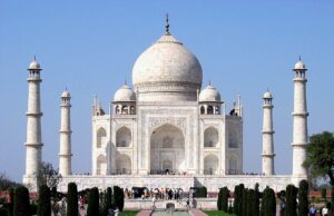 ತಾಜ್ ಮಹಲ್ ವಿವಾದ: ಅರ್ಜಿದಾರನ ವಿರುದ್ಧ ಅಲಹಾಬಾದ್ ಹೈಕೋರ್ಟ್ ಗರಂ