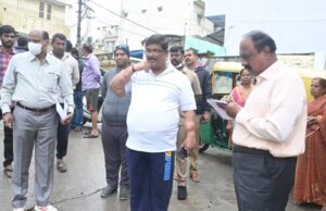 ಮಹಾಲಕ್ಷ್ಮಿ ಲೇ ಔಟ್ ಕ್ಷೇತ್ರದ ತಗ್ಗು ಪ್ರದೇಶದ ಮನೆಗಳಿಗೆ ನೀರು ನುಗ್ಗಿ ಅವಾಂತರ: ಸಂತ್ರಸ್ತರ ಮನೆಗಳಿಗೆ ಸಚಿವ ಕೆ.ಗೋಪಾಲಯ್ಯ ಭೇಟಿ