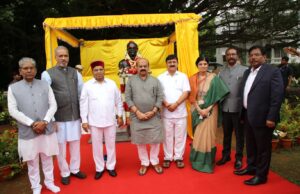 ರಾಜಭವನದ ಅಂಗಳದಲ್ಲಿ ಡಾ.ಅಂಬೇಡ್ಕರ್ ಪುತ್ಥಳಿ ಅನಾವರಣ