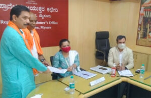 ದಕ್ಷಿಣ ಪದವೀಧರರ ಕ್ಷೇತ್ರ: ಬಿಜೆಪಿ ಅಭ್ಯರ್ಥಿ ಮೈ.ವಿ.ರವಿಶಂಕರ್ ನಾಮಪತ್ರ ಸಲ್ಲಿಕೆ