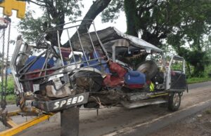 ಮರಕ್ಕೆ ಡಿಕ್ಕಿ ಹೊಡೆದ ಟೆಂಪೋ ಟ್ರಕ್ಸ್: 7 ಜನರ ಸಾವು