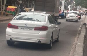 ಕಾರುಗಳಿಗೆ ನಕಲಿ ನಂಬರ್ ಪ್ಲೇಟ್: ಮಾಲೀಕನ ಪತ್ತೆಗೆ ಮುಂದಾದ ಪೊಲೀಸರು