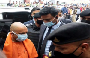 ಸಿಎಂ ಯೋಗಿ ಆದಿತ್ಯನಾಥ್ ಭದ್ರತೆಯಲ್ಲಿ ಲೋಪ: 8 ಮಂದಿ ಪೊಲೀಸರ ಅಮಾನತು