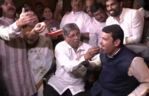 ಮಹಾರಾಷ್ಟ್ರ ಬಿಜೆಪಿ ಪಾಳೆಯದಲ್ಲಿ ಸಂಭ್ರಮ: ಸರ್ಕಾರ ರಚನೆ ಕುರಿತು ನಿರ್ಧರಿಸಲಿರುವ ಫಡ್ನವೀಸ್, ಶಿಂಧೆ; ಮಹಾರಾಷ್ಟ್ರ ಬಿಜೆಪಿ ಅಧ್ಯಕ್ಷ