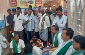 ಬ್ಯಾಂಕ್ ಸಾಲ ವಸೂಲಾತಿ: ಗ್ರಾಮೀಣ ಬ್ಯಾಂಕಿಗೆ ರೈತರ ಮುತ್ತಿಗೆ