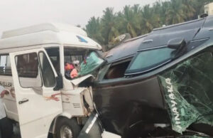 ಕಾರು – ಟಿಟಿ ವಾಹನದ ನಡುವೆ ಭೀಕರ ಅಪಘಾತ: ಇಬ್ಬರ ಸಾವು