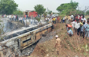 ಬಸ್, ಟೆಂಪೋ ನಡುವೆ ಅಪಘಾತ: ಏಳು ಜನರು ಸಜೀವ ದಹನ ಶಂಕೆ