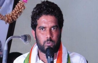 ಹಾಡಿ ಜನರ ಮೇಲೆ ಸುಳ್ಳು ಪ್ರಕರಣ ದಾಖಲು ಆರೋಪ: ಅನೀಲ್ ಚಿಕ್ಕಮಾದು ಅಹೋರಾತ್ರಿ ಧರಣಿ