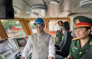 12 ಅತಿ ವೇಗದ ರಕ್ಷಣಾ ಹಡಗುಗಳನ್ನು ವಿಯೆಟ್ನಾಂಗೆ ಹಸ್ತಾಂತರಿಸಿದ ರಕ್ಷಣಾ ಸಚಿವ ರಾಜನಾಥ್ ಸಿಂಗ್