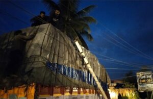 ವಿದ್ಯುತ್ ಕಂಬಕ್ಕೆ ಲಾರಿ ಡಿಕ್ಕಿ: ಚಾಲಕ ಸ್ಥಳದಲ್ಲೇ ಸಾವು