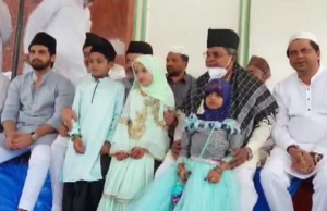 ಬಕ್ರೀದ್ ಹಬ್ಬ: ಮುಸ್ಲಿಂ ಬಾಂಧವರೊಂದಿಗೆ ನಮಾಜ್ ಮಾಡಿದ ಸಿದ್ದರಾಮಯ್ಯ