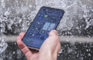 ಮಳೆಗಾಲದಲ್ಲಿ ನೀರಿನಿಂದ ಸ್ಮಾರ್ಟ್ ಫೋನ್ ರಕ್ಷಣೆ ಹೇಗೆ ?: ಇಲ್ಲಿದೆ ಮಾಹಿತಿ