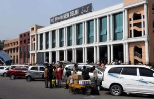 ನವದೆಹಲಿ: ರೈಲ್ವೆ ಫ್ಲಾಟ್ಫಾರ್ಮ್ನಲ್ಲಿ ಮಹಿಳೆಯ ಮೇಲೆ ಸಾಮೂಹಿಕ ಅತ್ಯಾಚಾರ