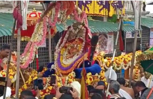 ಚಾಮುಂಡೇಶ್ವರಿ ವರ್ಧಂತಿ: ವಿಶೇಷ ಪೂಜೆ ಸಲ್ಲಿಸಿದ ರಾಜವಂಶ್ಥರಾದ ಪ್ರಮೋದಾದೇವಿ ಒಡೆಯರ್, ಯದುವೀರ್ ಒಡೆಯರ್