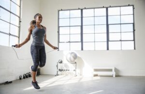 ಸುಲಭವಾಗಿ ದೇಹದ ತೂಕ ಕಡಿಮೆ ಮಾಡಿಕೊಳ್ಳಲು ಸ್ಕಿಪ್ಪಿಂಗ್ ಸಹಕಾರಿ