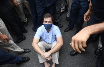 ಸೋನಿಯಾ ಗಾಂಧಿ ವಿಚಾರಣೆ: ಪ್ರತಿಭಟನೆ ವೇಳೆ ರಾಹುಲ್ ಗಾಂಧಿ ಪೊಲೀಸರ ವಶಕ್ಕೆ