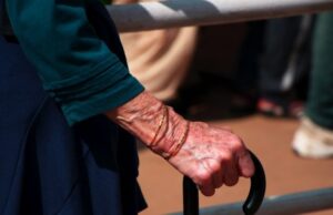 ದೆಹಲಿ ಪೊಲೀಸರಿಂದ ಮಾನವೀಯ ಹೆಜ್ಜೆ: ಪ್ರತಿದಿನ ವೃದ್ಧರ ಮನೆಗೆ ಭೇಟಿ