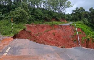 ಭಾರಿ ಮಳೆ: ಶೃಂಗೇರಿ-ಆಗುಂಬೆ ಮಾರ್ಗದಲ್ಲಿ ರಸ್ತೆ ಕುಸಿತ