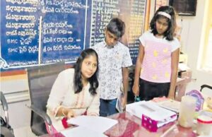 ಮಕ್ಕಳನ್ನು ಸರ್ಕಾರಿ ಶಾಲೆಗೆ ಸೇರಿಸಿದ ಐಎಎಸ್ ಅಧಿಕಾರಿ