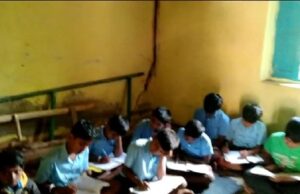 ಶಿಥಿಲಾವಸ್ಥೆಯಲ್ಲಿ ಶಾಲಾ ಕಟ್ಟಡ: ದುರಸ್ಥಿಗಾಗಿ ಶಾಲಾ ಮಕ್ಕಳ ಮನವಿ