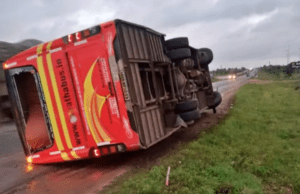 ದಾವಣಗೆರೆಯಲ್ಲಿ ಖಾಸಗಿ ಬಸ್ ಪಲ್ಟಿ: 9ಕ್ಕೂ ಹೆಚ್ಚು ಮಂದಿಗೆ ಗಂಭೀರ ಗಾಯ