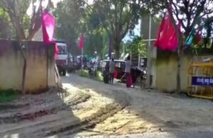 ಸಿಎಂ ಸಂಚಾರಕ್ಕೆ ಮಂಡ್ಯ ವಿವಿ ಆವರಣದ ಗೋಡೆ ಕೆಡವಿದ ಜಿಲ್ಲಾಡಳಿತ: ಸಾರ್ವಜನಿಕರ ಆಕ್ರೋಶ