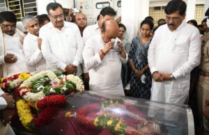 ಗುರುಲಿಂಗಸ್ವಾಮಿ ಪಾರ್ಥಿವ ಶರೀರಕ್ಕೆ ಸಿಎಂ ಬೊಮ್ಮಾಯಿ ಅಂತಿಮ ನಮನ