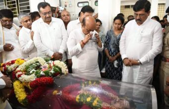 ಗುರುಲಿಂಗಸ್ವಾಮಿ ಪಾರ್ಥಿವ ಶರೀರಕ್ಕೆ ಸಿಎಂ ಬೊಮ್ಮಾಯಿ ಅಂತಿಮ ನಮನ