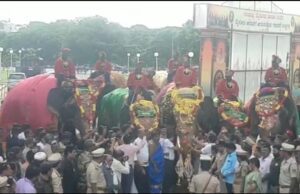 ದಸರಾ ಗಜಪಡೆಗೆ ಸಾಂಪ್ರದಾಯಿಕ ಪೂಜೆ ಸಲ್ಲಿಸಿ ಸ್ವಾಗತ ಕೋರಿದ ಸಚಿವ ಸೋಮಶೇಖರ್