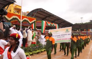 ಪಥ ಸಂಚಲನ ನಡೆಸಿ ಮೆಚ್ಚುಗೆಗೆ ಪಾತ್ರರಾದ ಪೌರಕಾರ್ಮಿಕರು