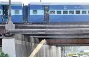 ಅವೈಜ್ಞಾನಿಕವಾಗಿ ರೈಲ್ವೆ ಮೇಲ್ಸೇತುವೆ ನಿರ್ಮಾಣ: ಸಮಸ್ಯೆ ಸರಿಪಡಿಸುವಂತೆ ಒತ್ತಾಯಿಸಿ ಪ್ರತಿಭಟನೆ