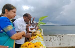 ಕಣ್ವ ಜಲಾಶಯಕ್ಕೆ ಬಾಗಿನ ಅರ್ಪಿಸಿದ ಎಚ್.ಡಿ ಕುಮಾರಸ್ವಾಮಿ ದಂಪತಿ