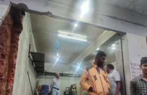 ಇರ್ವಿನ್ ರಸ್ತೆ ವಿಸ್ತರಣೆಗೆ ತೊಡಕಾಗಿದ್ದ ವಾಣಿಜ್ಯ ಕಟ್ಟಡ, ಮಸೀದಿ ಗೋಡೆ ತೆರವು